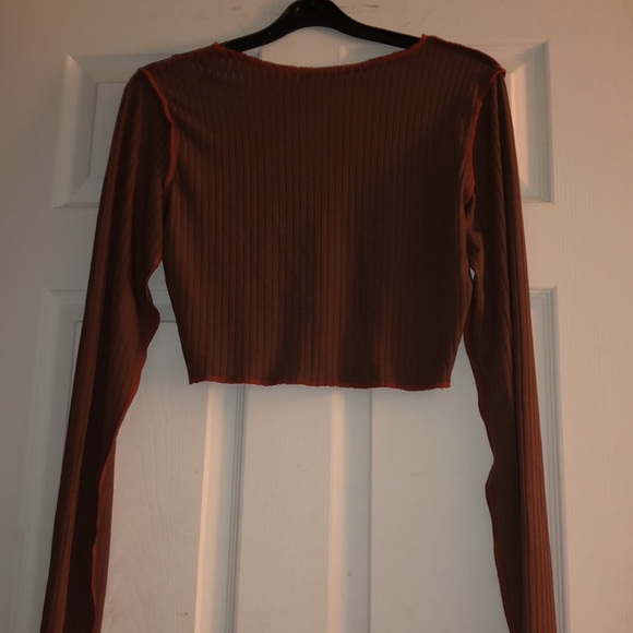 Pretty Little Thing Crop Top - Picture 5 of 5